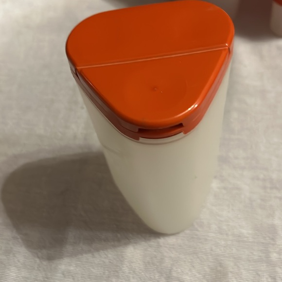 Tupperware - Picture 7 of 12